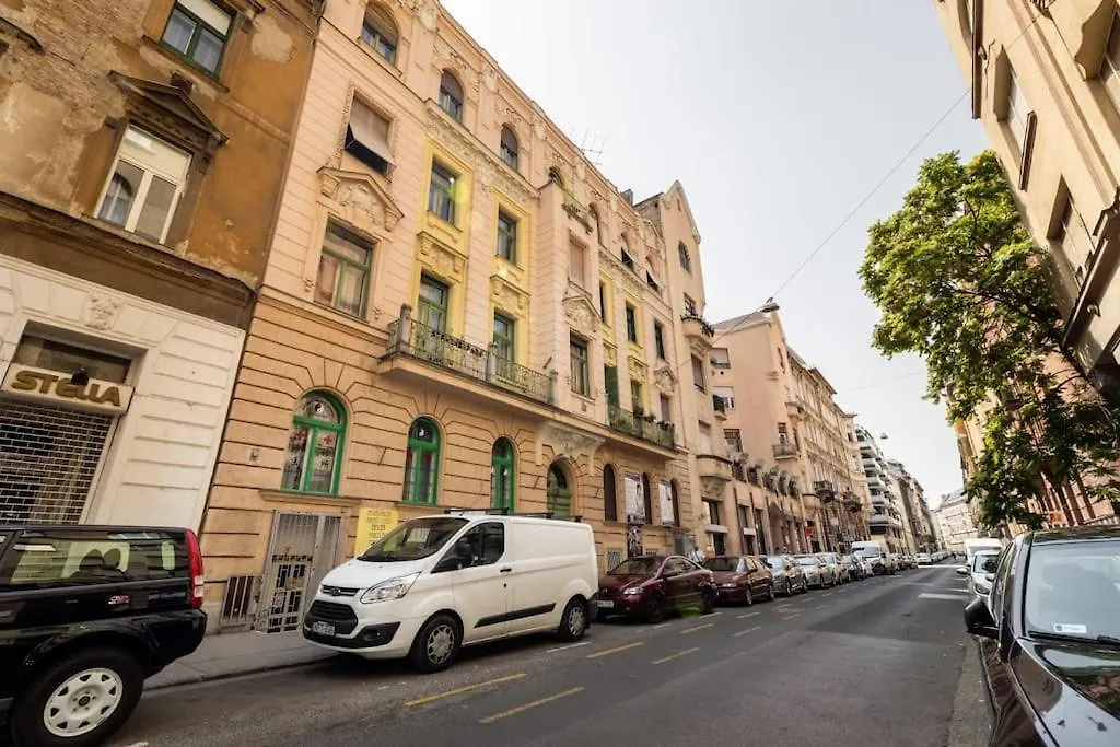 Westend Prime Location Apartment Budapest